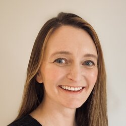 Photo of Kelly Henwood